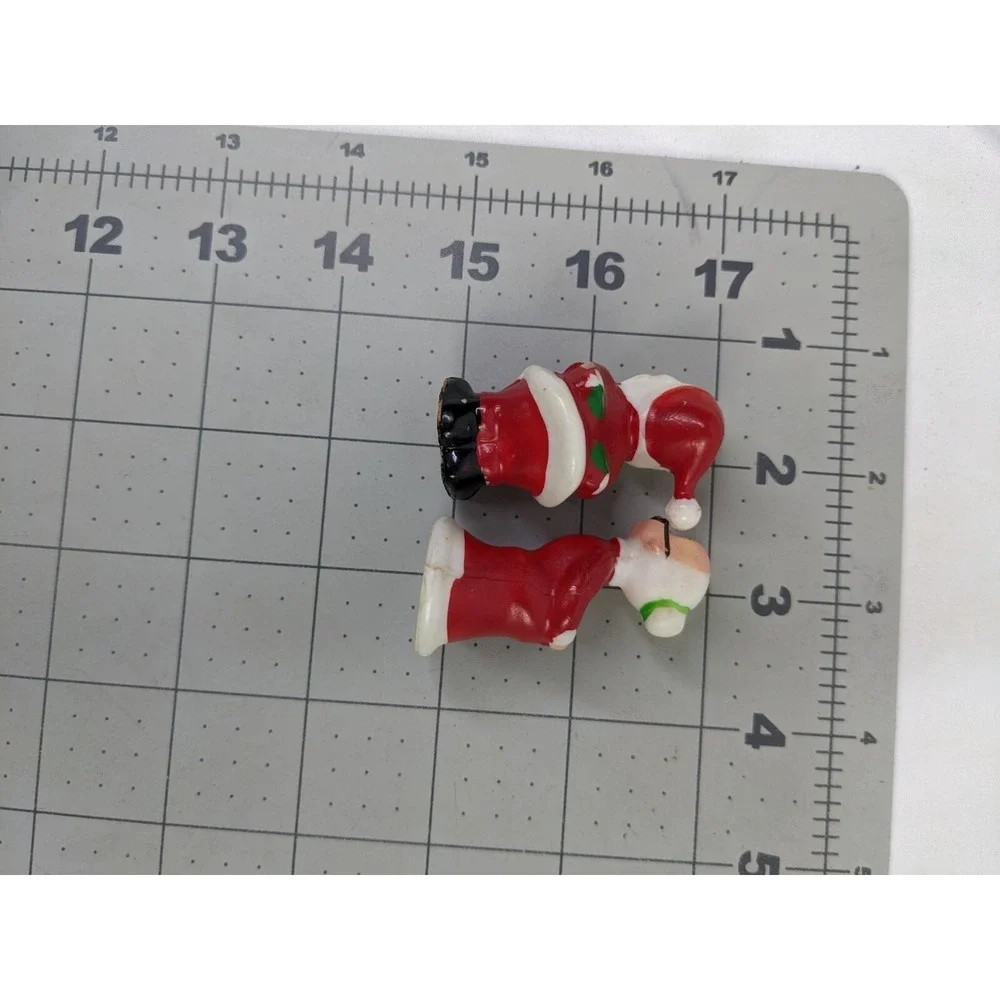 Kissing Santa Mrs Claus Figure Lot 2‎ Inch Plastic